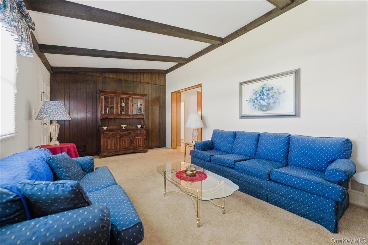 #4 photo, 580 Heathcliff Drive, Seaford , NY 11783