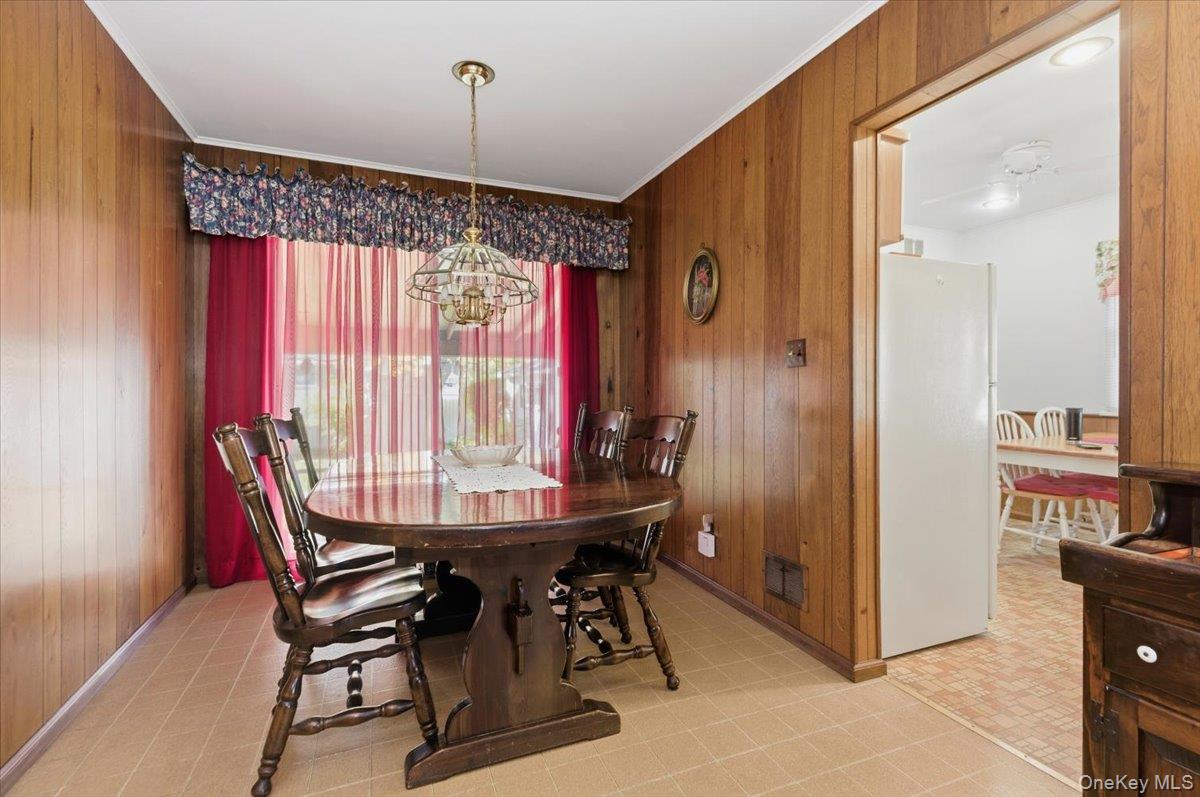 #5 photo, 580 Heathcliff Drive, Seaford , NY 11783