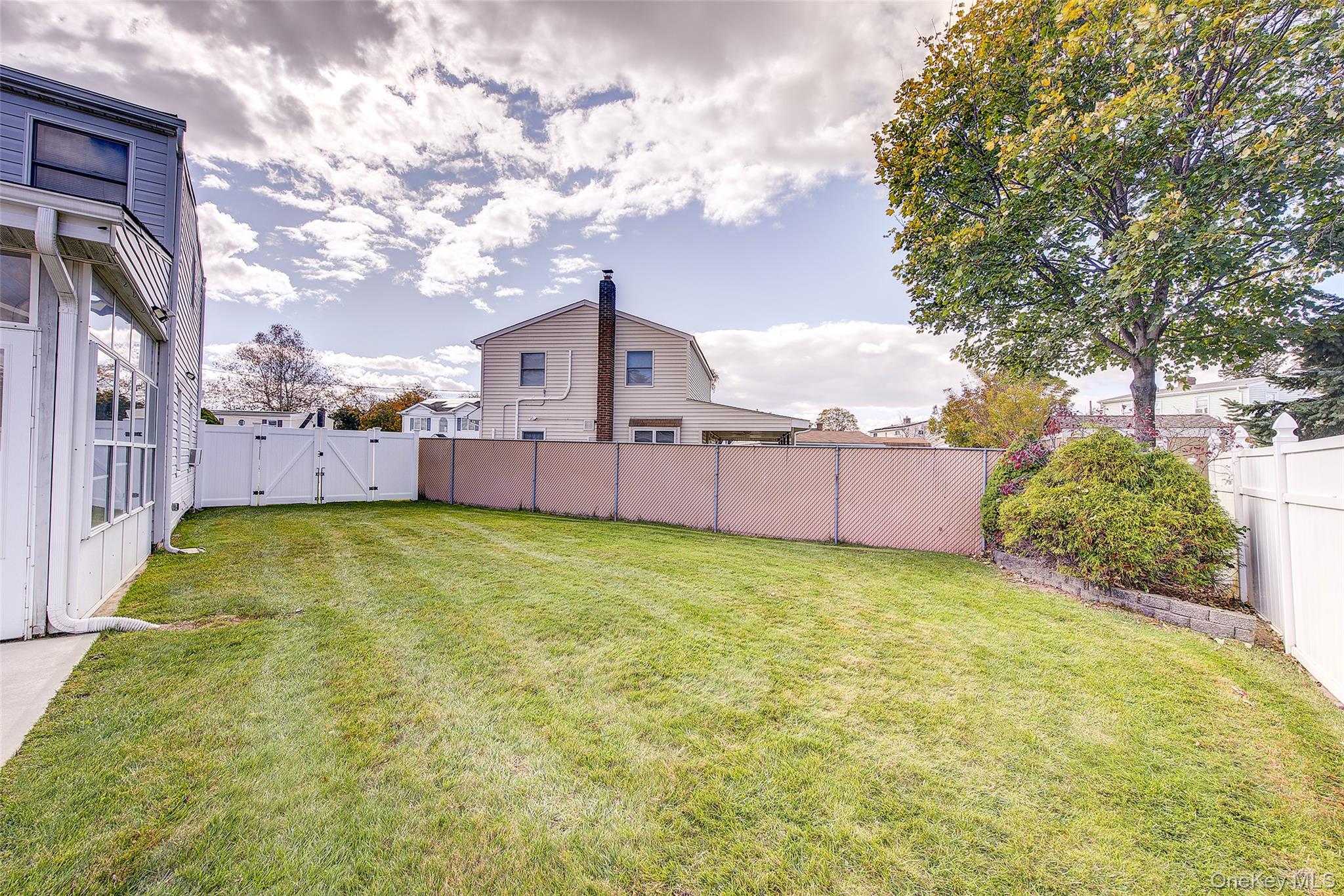 #4 photo, 4 Carmans Court, Farmingdale , NY 11735