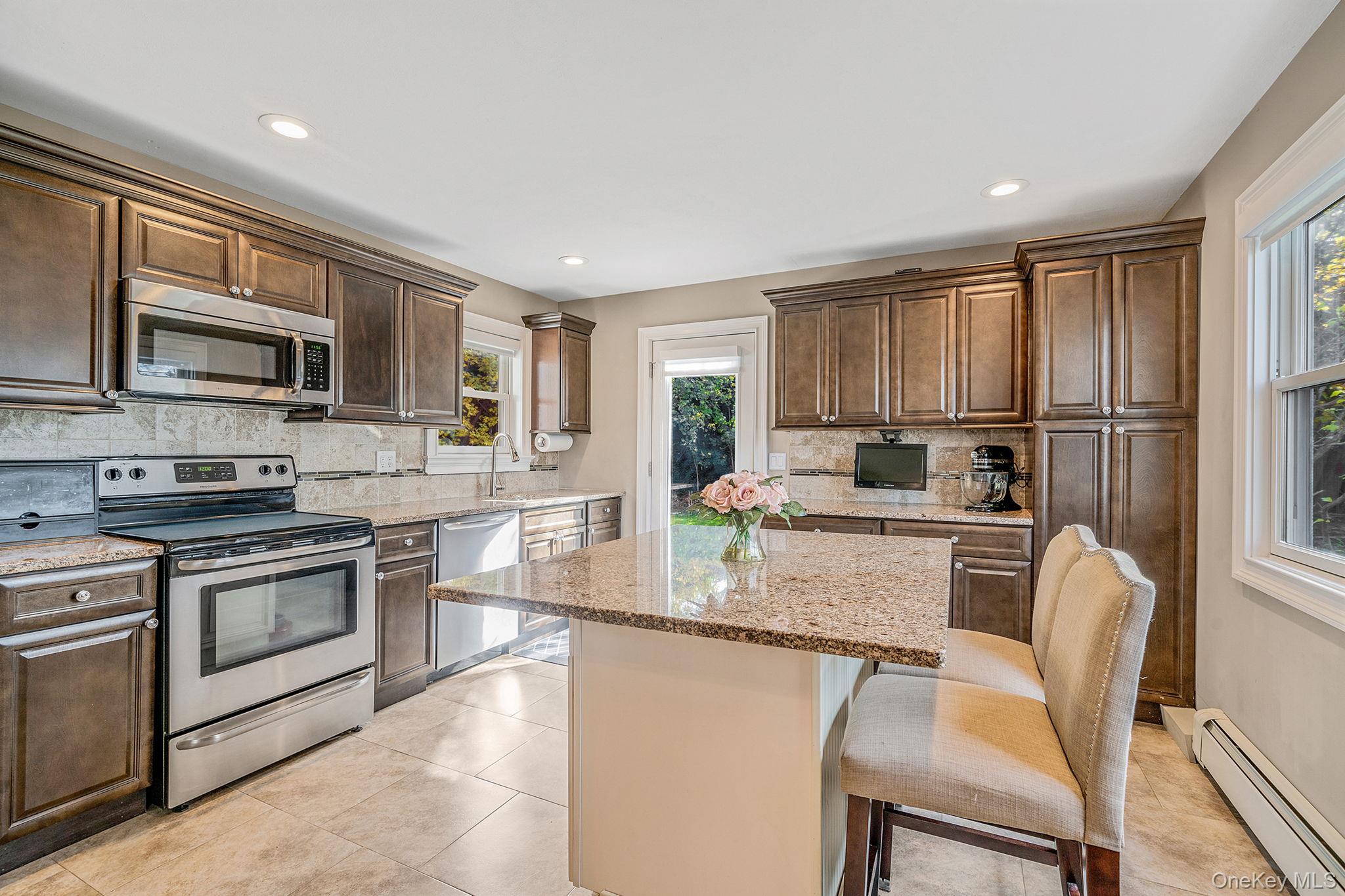 #5 photo, 785 Franklyn Avenue, Bohemia , NY 11716