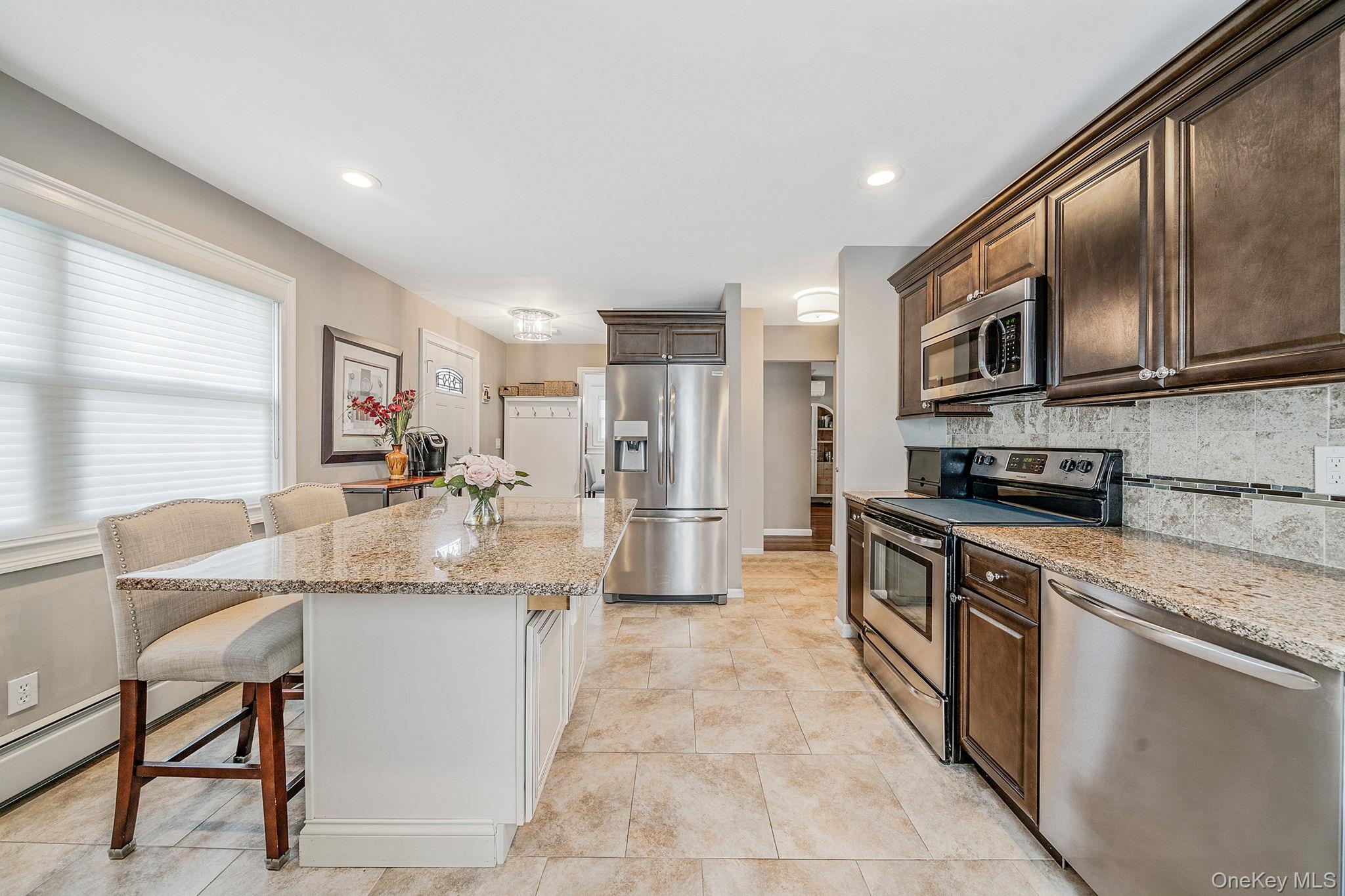 #6 photo, 785 Franklyn Avenue, Bohemia , NY 11716