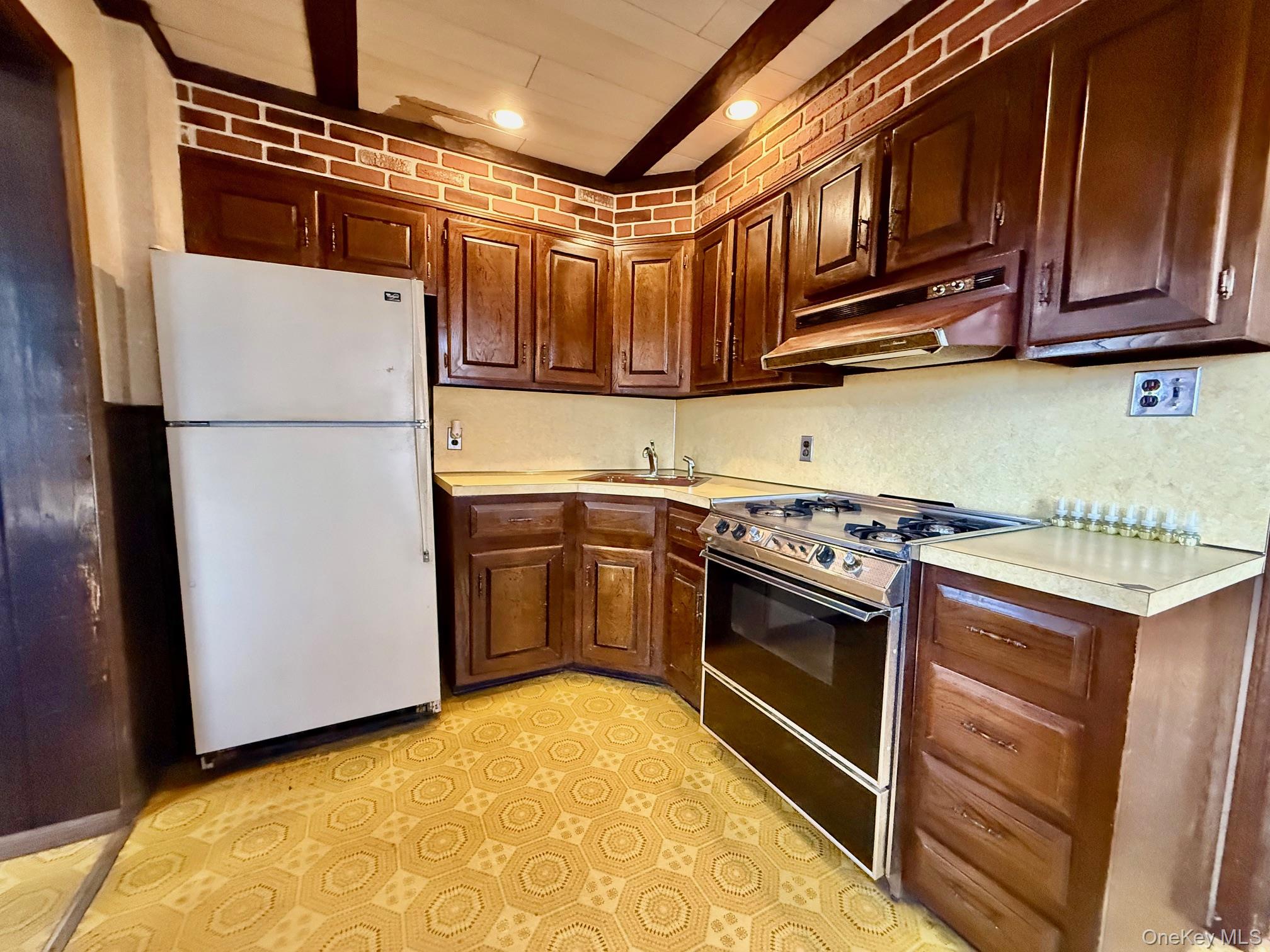 #9 photo, 64-41 60th Avenue, Maspeth , NY 11378