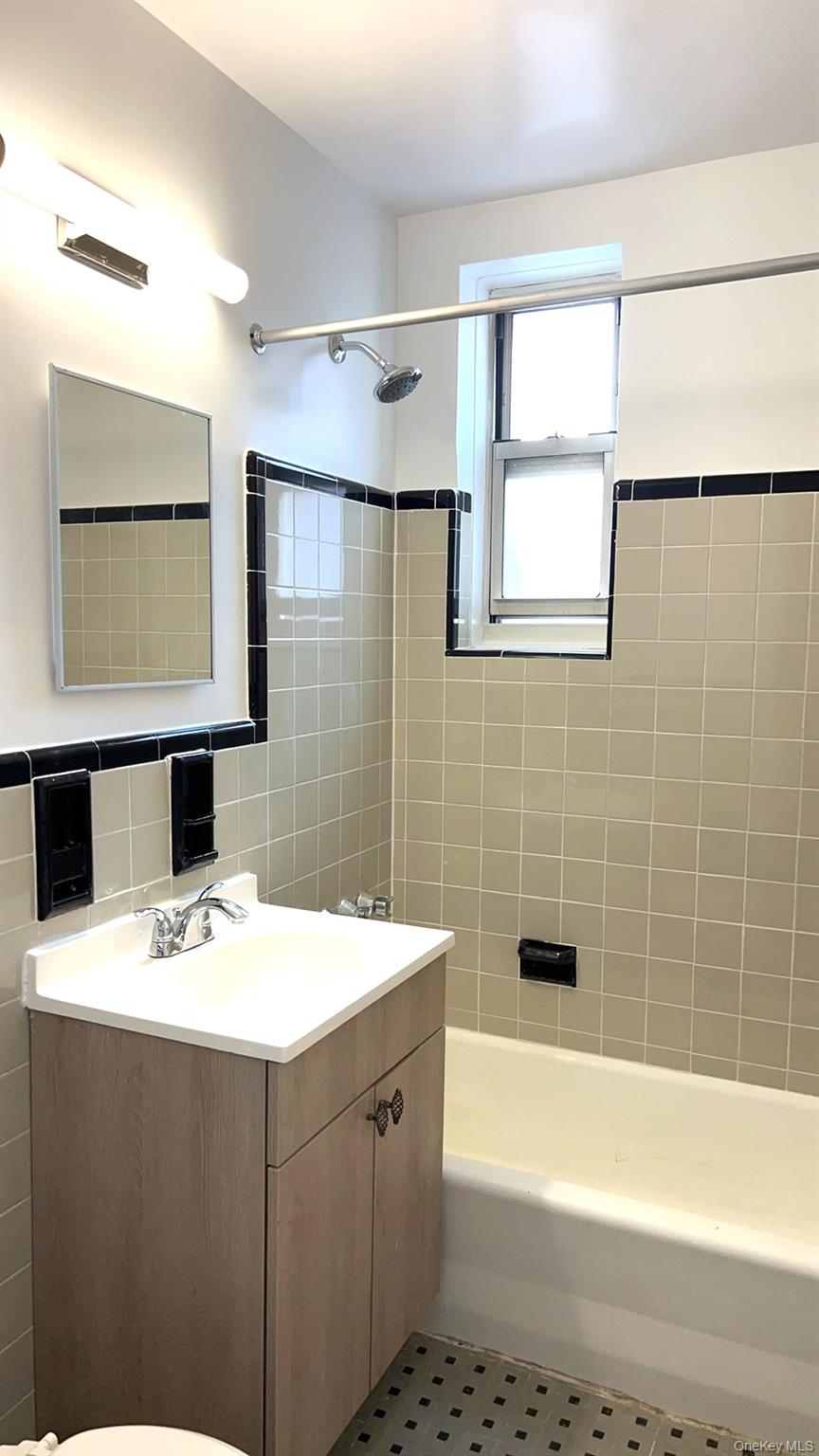 #5 photo, 67-30 Clyde Street, クイーンズ区 Forest Hills , NY 11375