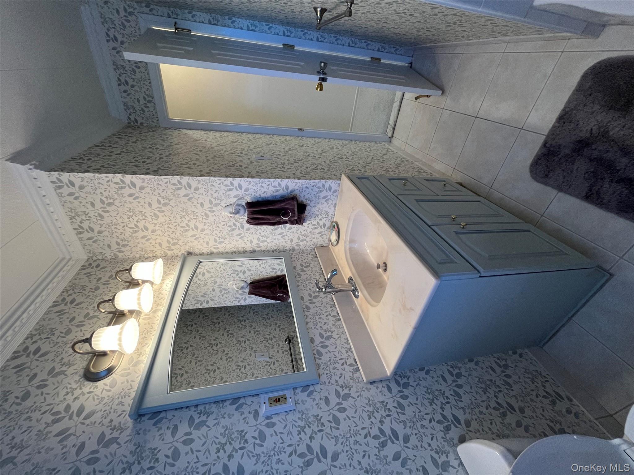 #8 photo, 27 Douglass Street, Brentwood , NY 11717