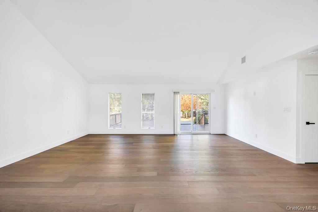 #4 photo, 29 Dillon Drive, Dix Hills , NY 11746