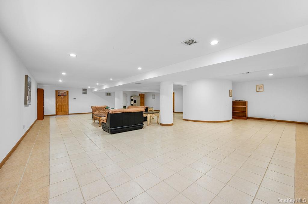 #12 photo, 64-16 211 Street, Bayside , NY 11364