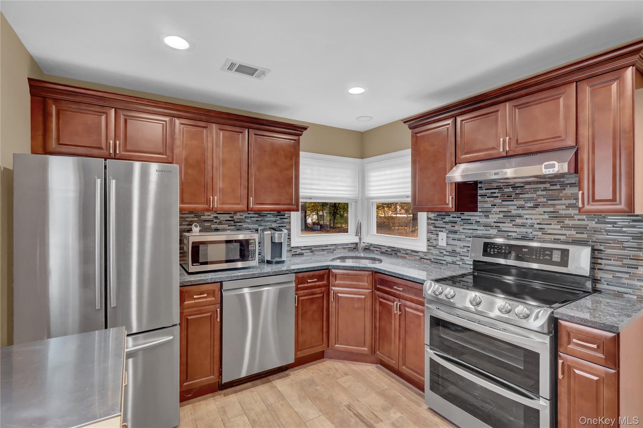 #17 photo, 882 Ocean Avenue, West Islip , NY 11795