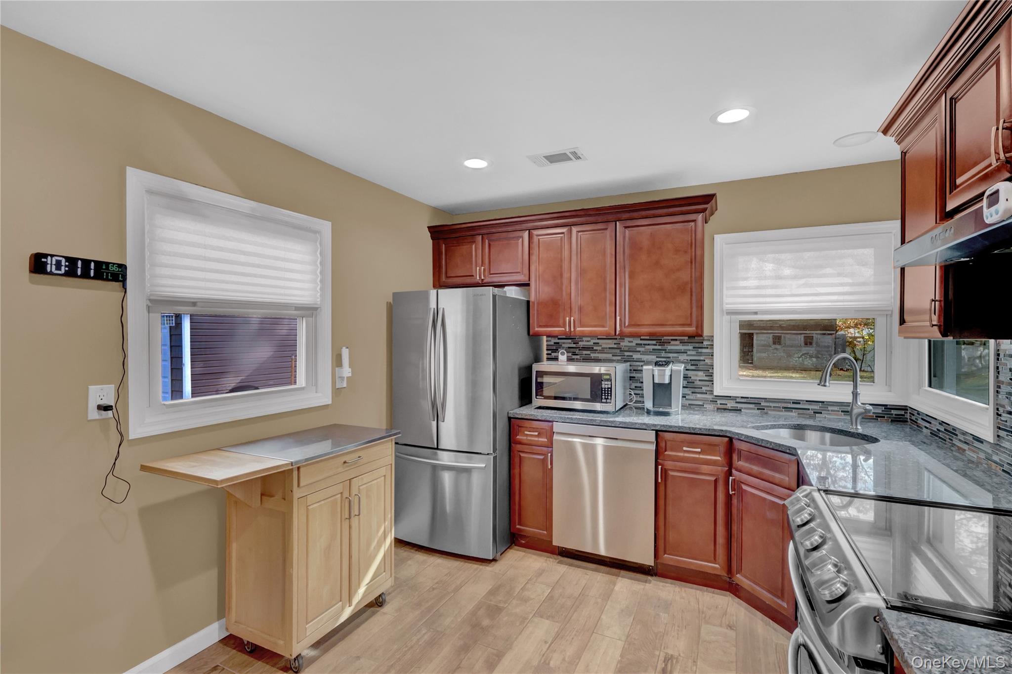 #18 photo, 882 Ocean Avenue, West Islip , NY 11795