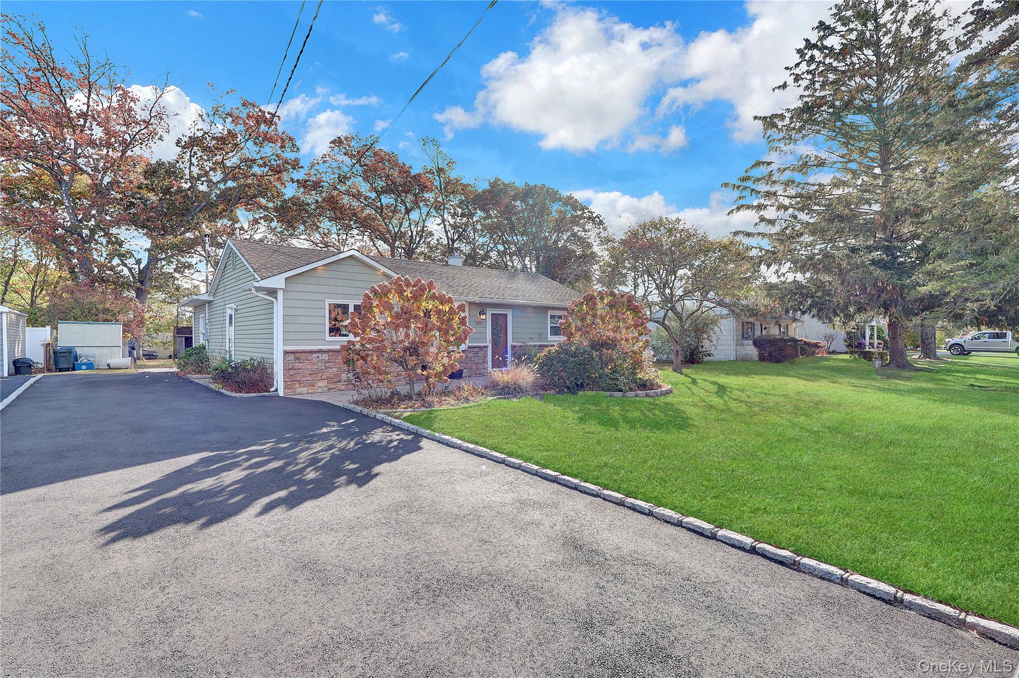 #5 photo, 882 Ocean Avenue, West Islip , NY 11795