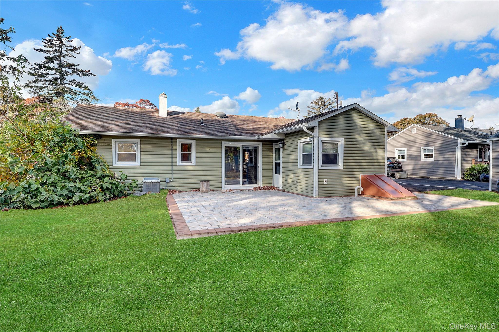 #8 photo, 882 Ocean Avenue, West Islip , NY 11795
