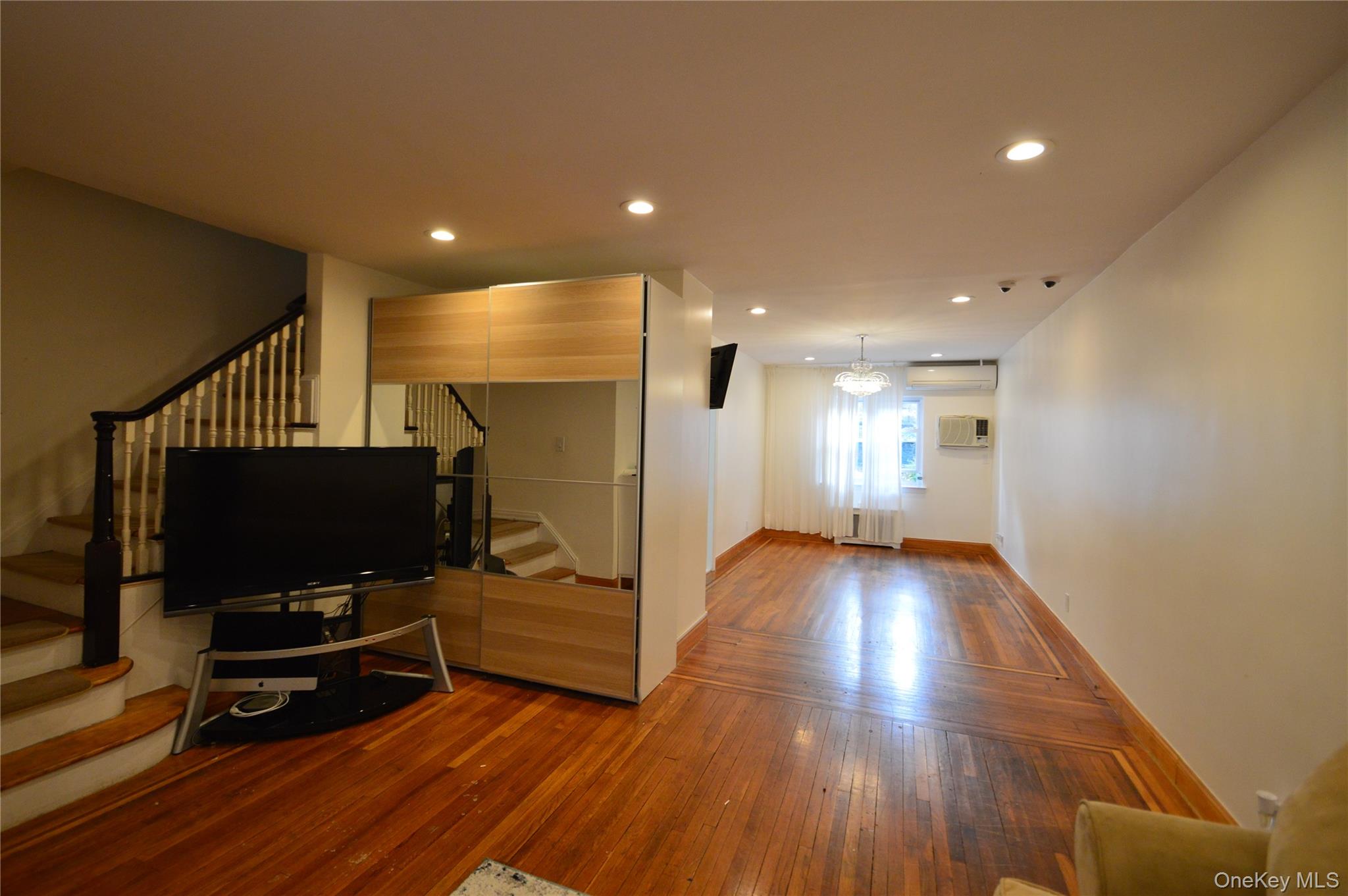 #10 photo, 10546 65th Road, Forest Hills , NY 11375