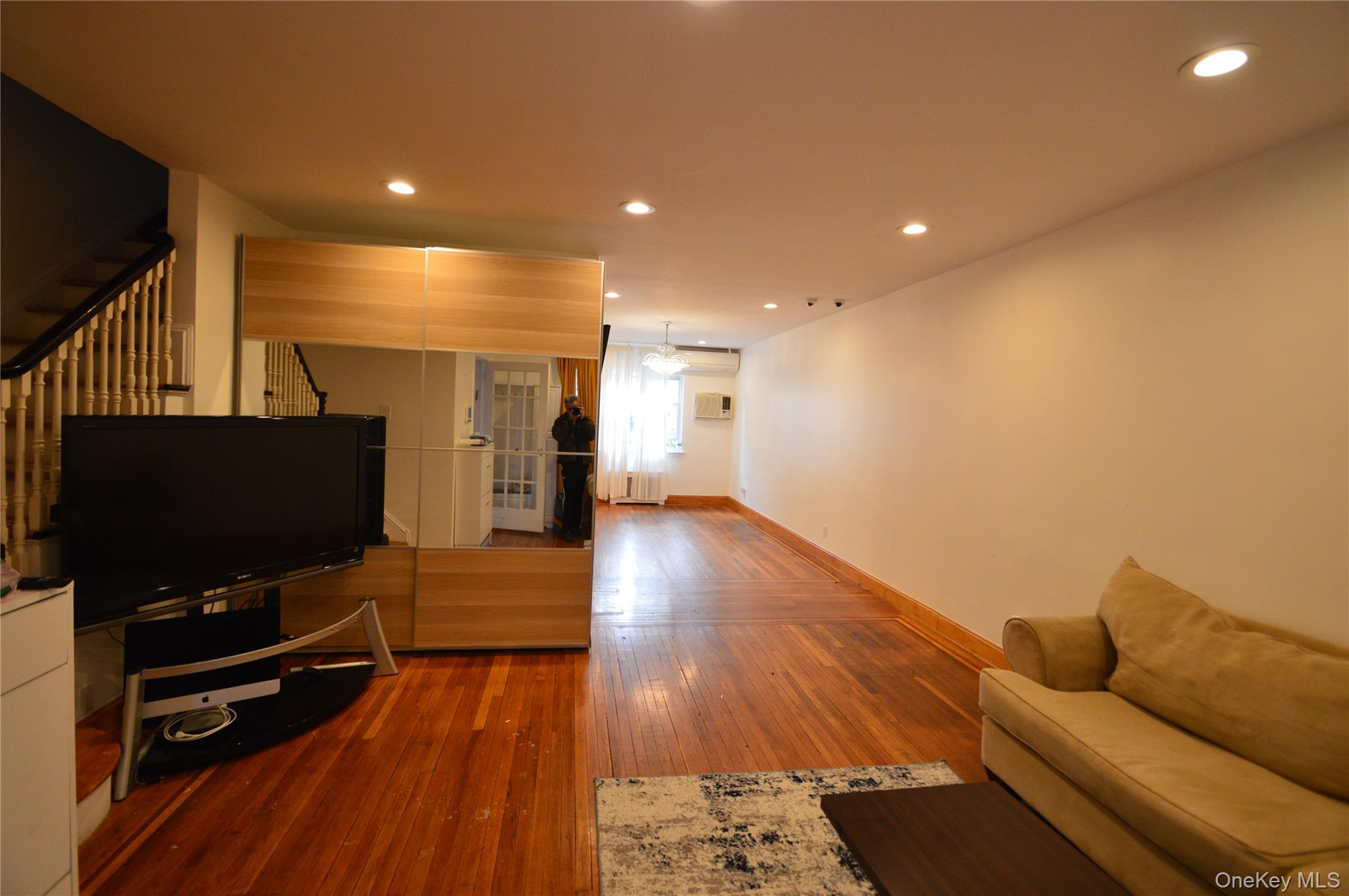 #8 photo, 10546 65th Road, Forest Hills , NY 11375