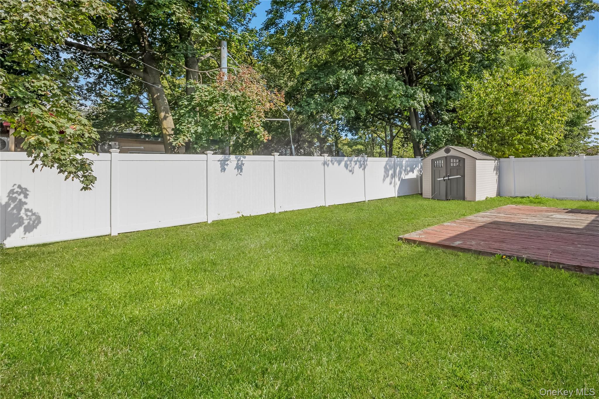 #20 photo, 2425 Sycamore Lane, North Bellmore , NY 11710