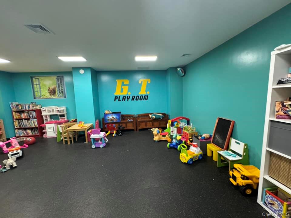 #15 photo, 70-25 Yellowstone Blvd, Forest Hills , NY 11375