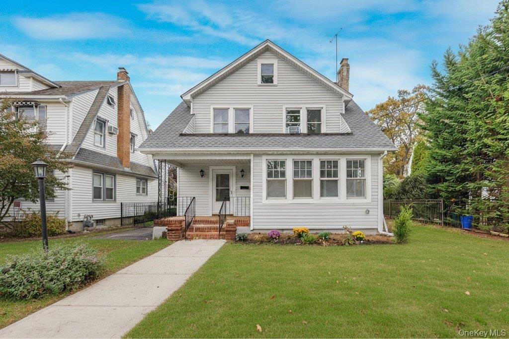 #1 photo, 327 N Forest Avenue, Rockville Centre , NY 11570