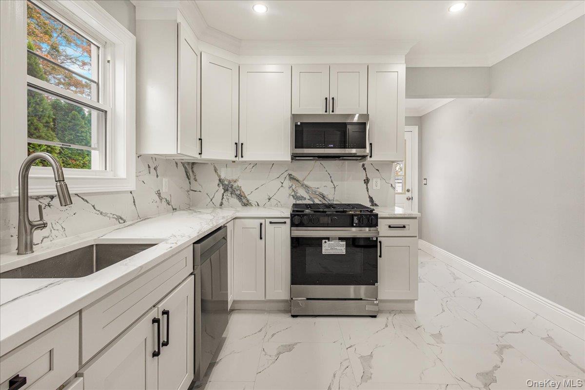 #14 photo, 327 N Forest Avenue, Rockville Centre , NY 11570