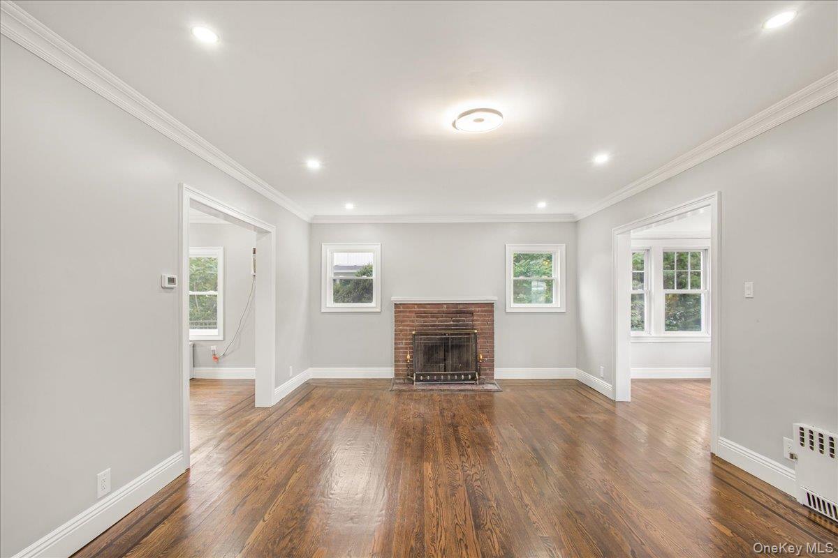 #6 photo, 327 N Forest Avenue, Rockville Centre , NY 11570