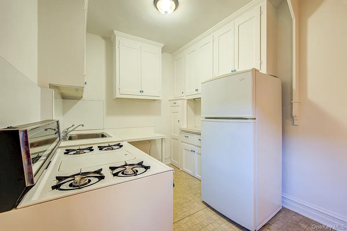 #16 photo, 109-14 Ascan Avenue, Forest Hills , NY 11375