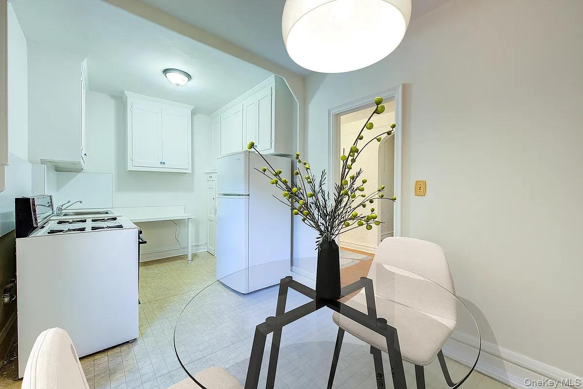 #18 photo, 109-14 Ascan Avenue, Forest Hills , NY 11375