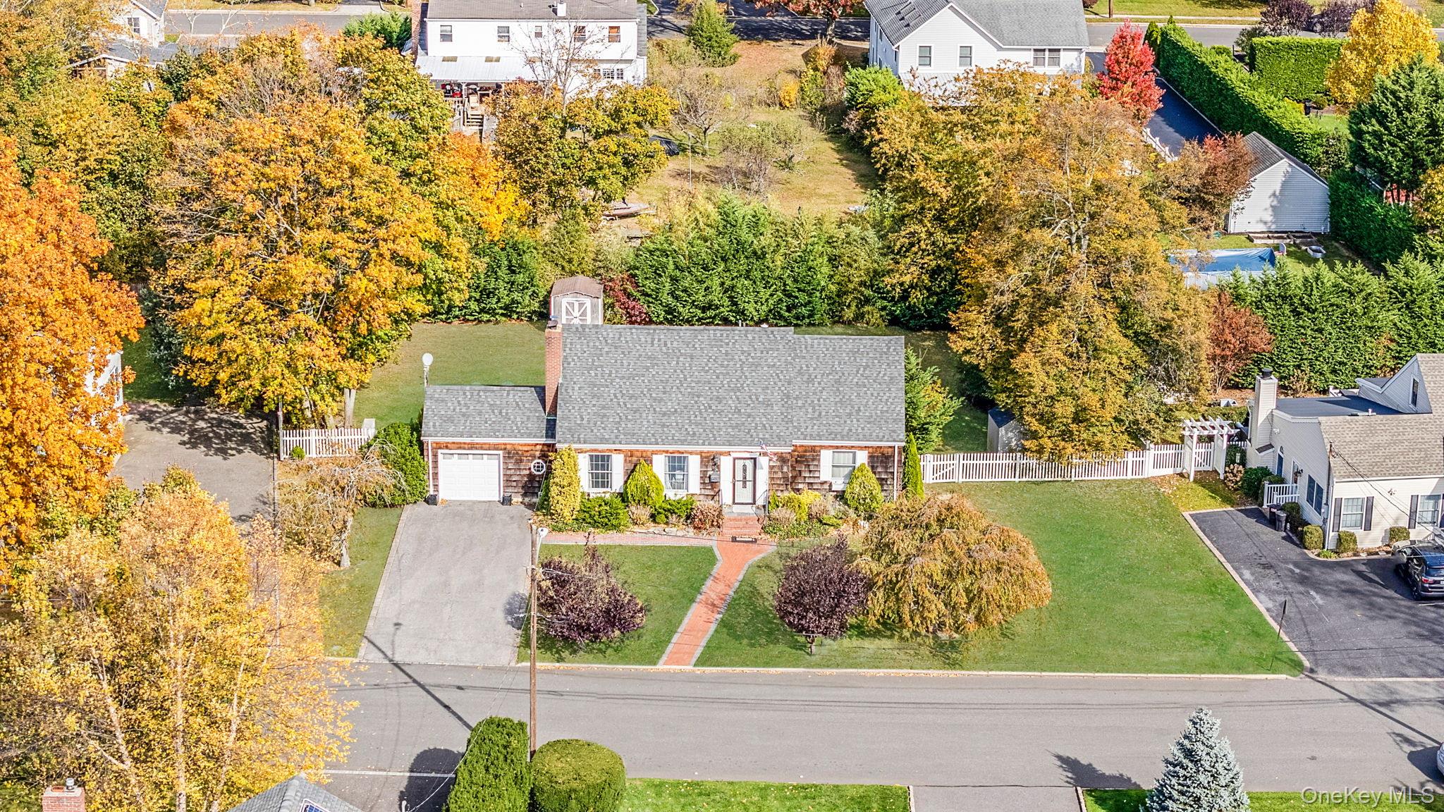 #5 photo, 50 Mole Place, Amityville , NY 11701