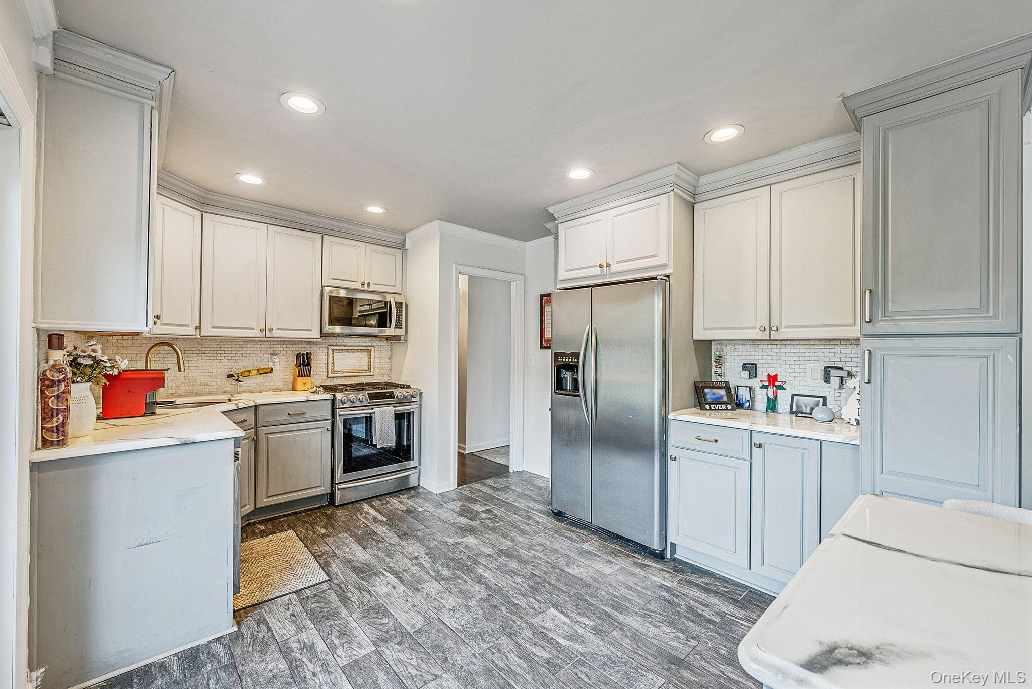 #9 photo, 50 Mole Place, Amityville , NY 11701