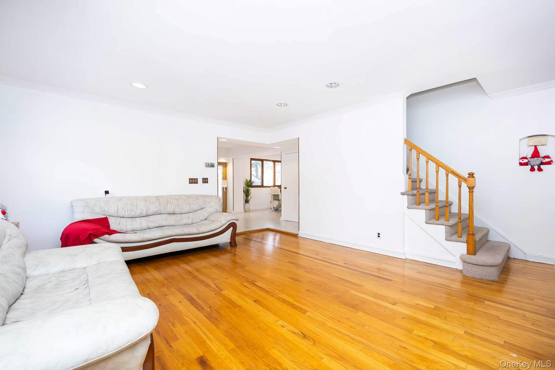 #6 photo, 56-28 213th Street, Bayside , NY 11364