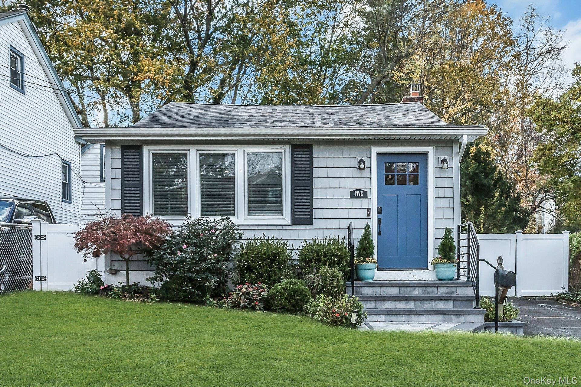 #1 photo, 5 Cody Avenue, Glen Head , NY 11545