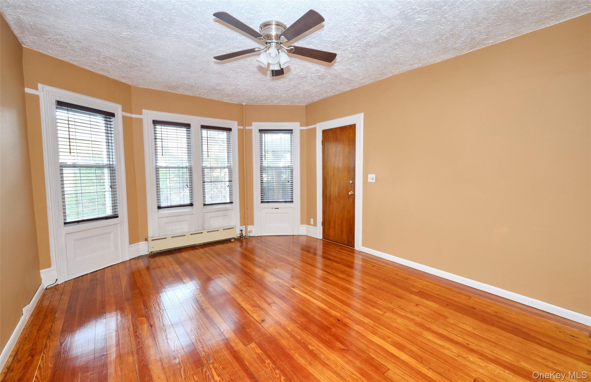 #15 photo, 501 Tulip Avenue, Floral Park , NY 11001