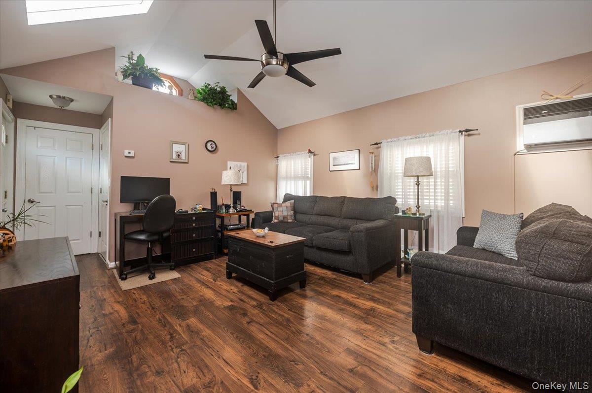 #4 photo, 20 Magnolia Place, Bronx , NY 10465