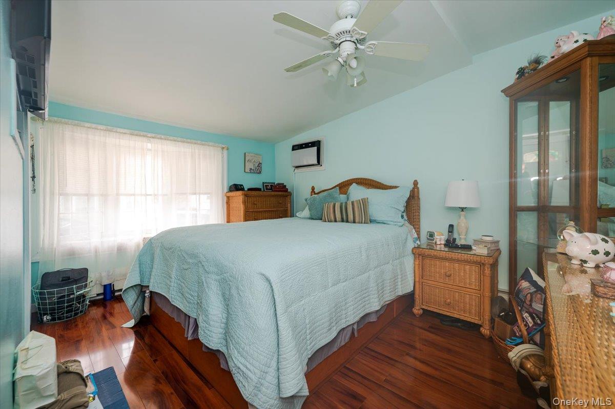 #9 photo, 20 Magnolia Place, Bronx , NY 10465