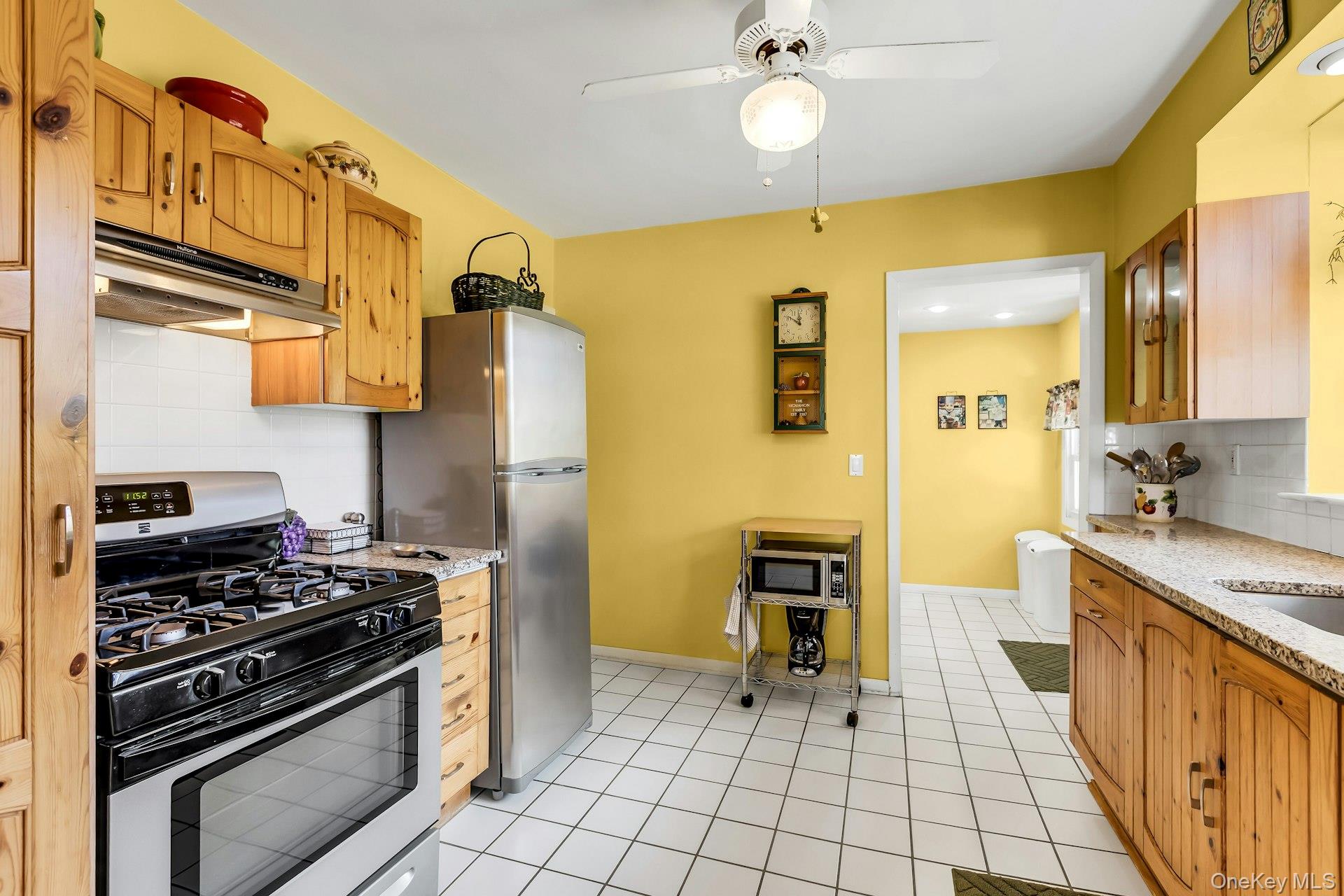 #11 photo, 36 Roslyn Street, Islip Terrace , NY 11752