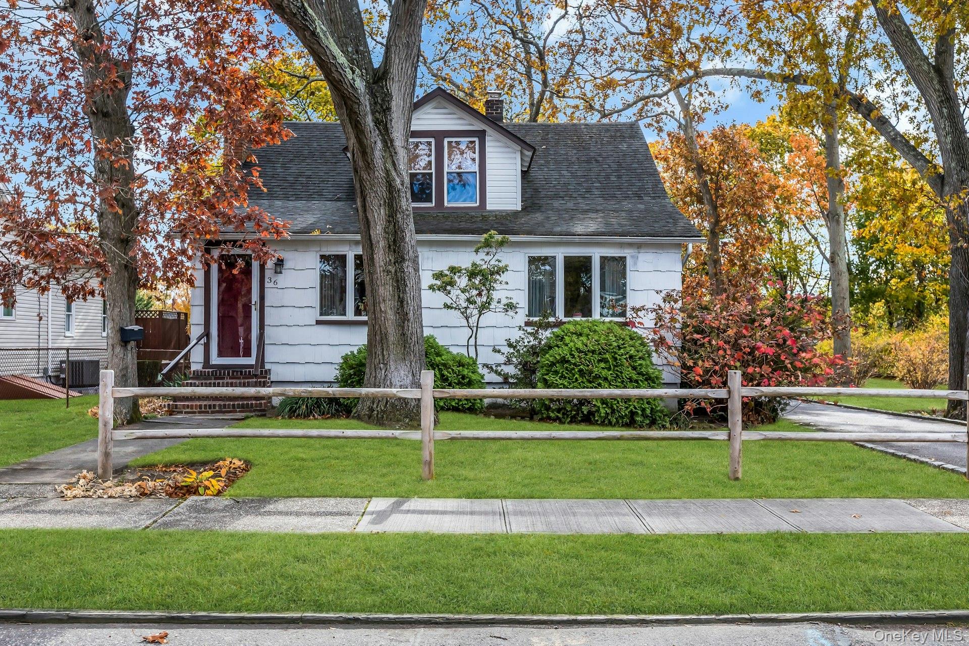 #2 photo, 36 Roslyn Street, Islip Terrace , NY 11752