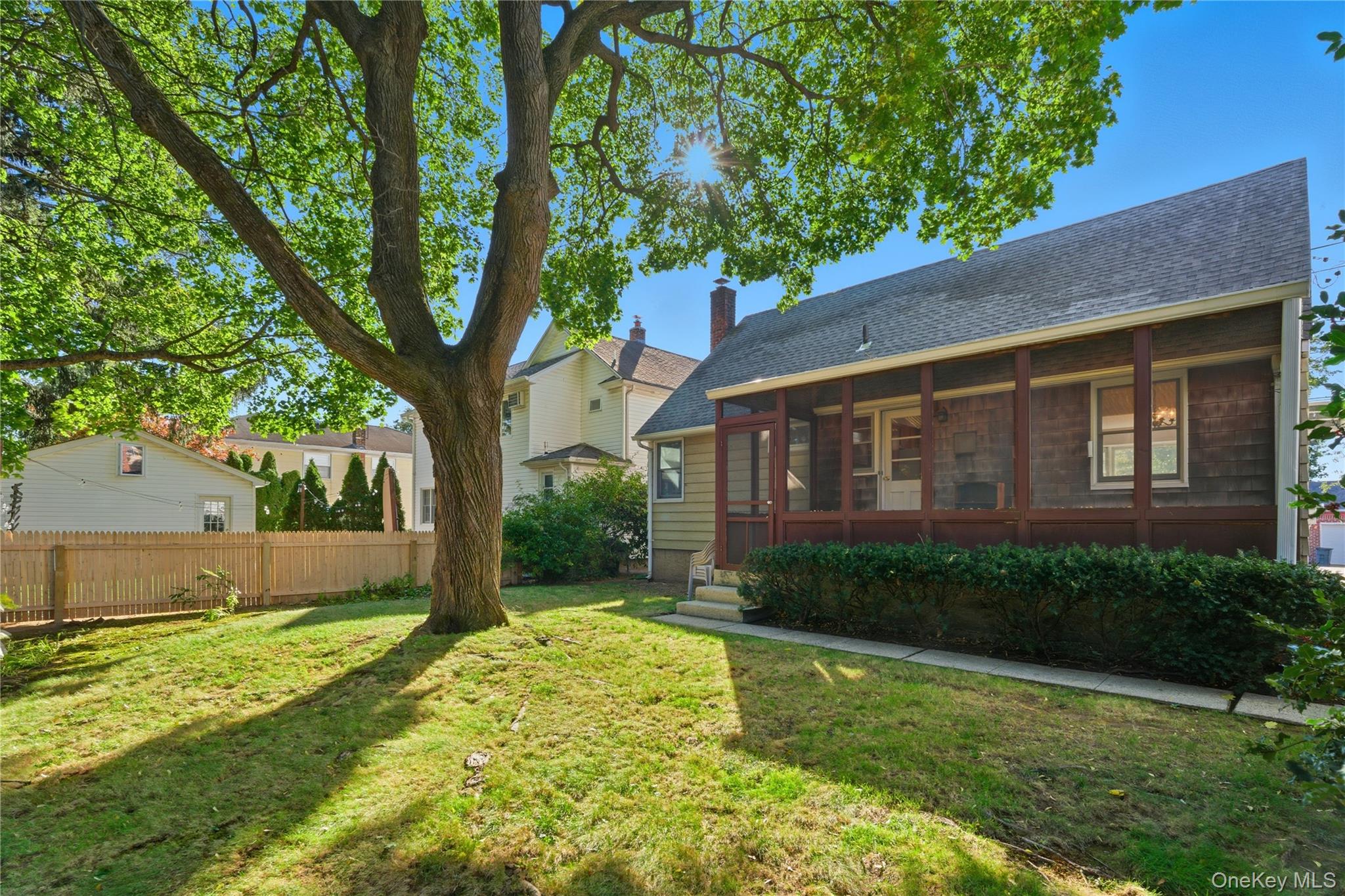 #11 photo, 65 Grant Avenue, Albertson , NY 11507