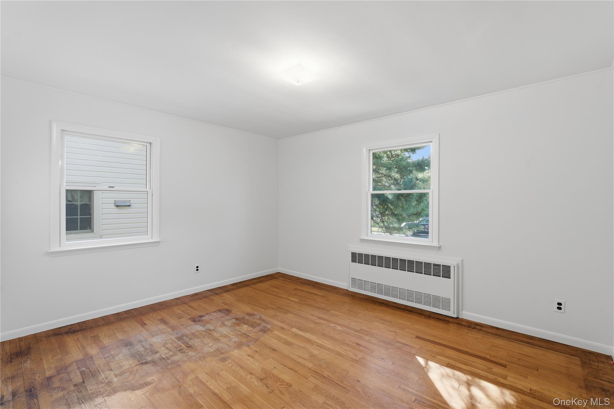 #4 photo, 65 Grant Avenue, Albertson , NY 11507