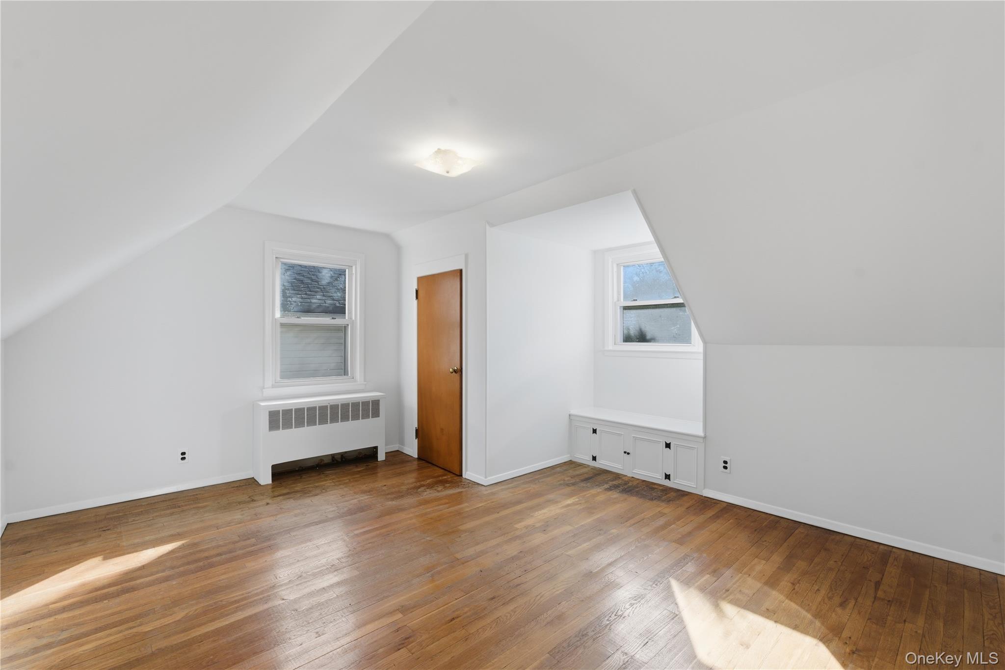 #7 photo, 65 Grant Avenue, Albertson , NY 11507