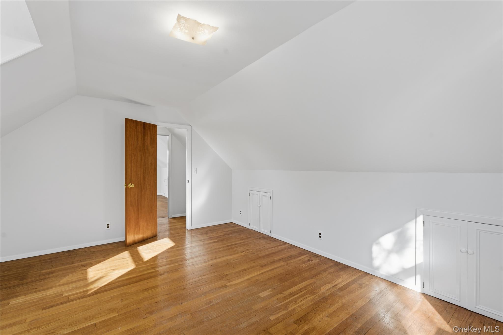 #8 photo, 65 Grant Avenue, Albertson , NY 11507