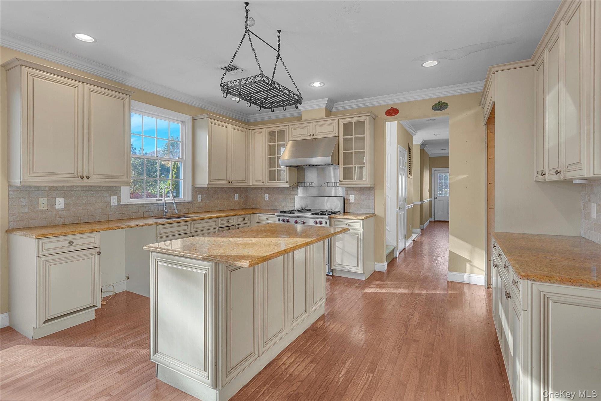 #7 photo, 135 Elmwood Drive, Dix Hills , NY 11746