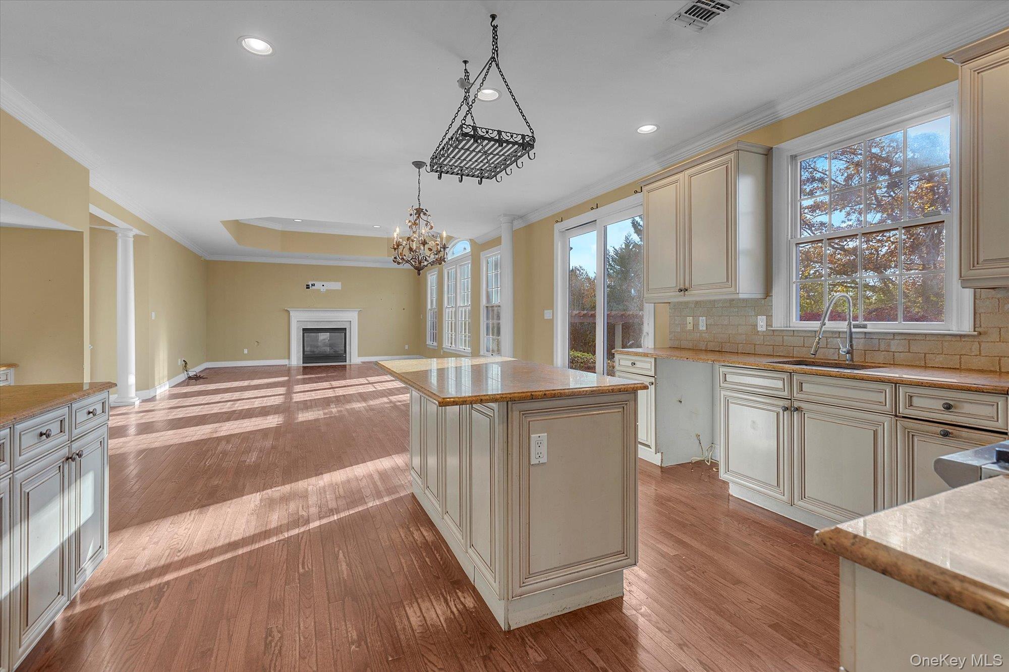 #8 photo, 135 Elmwood Drive, Dix Hills , NY 11746