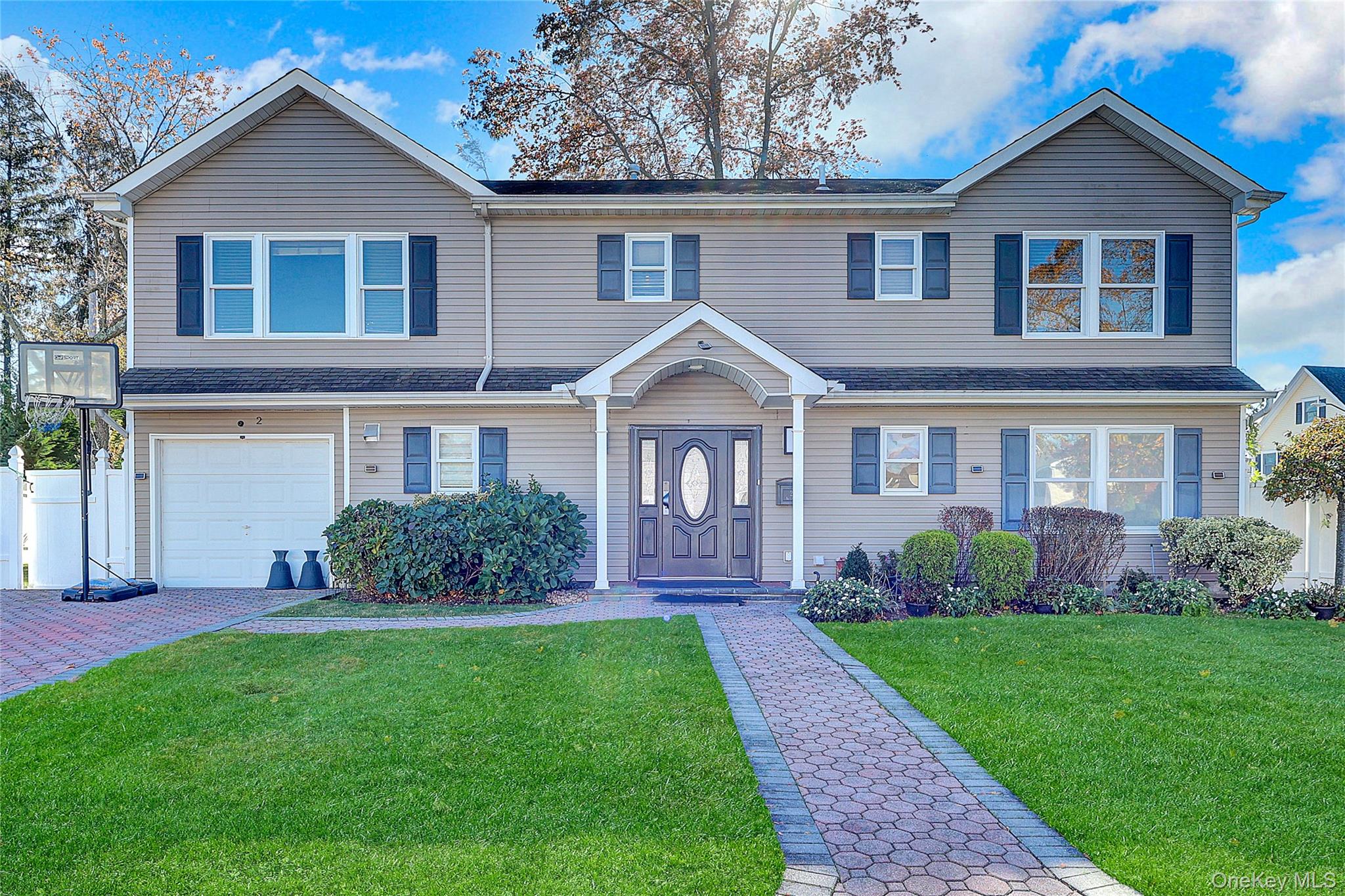 #1 photo, 2 Bluebird Dr, Syosset , NY 11791