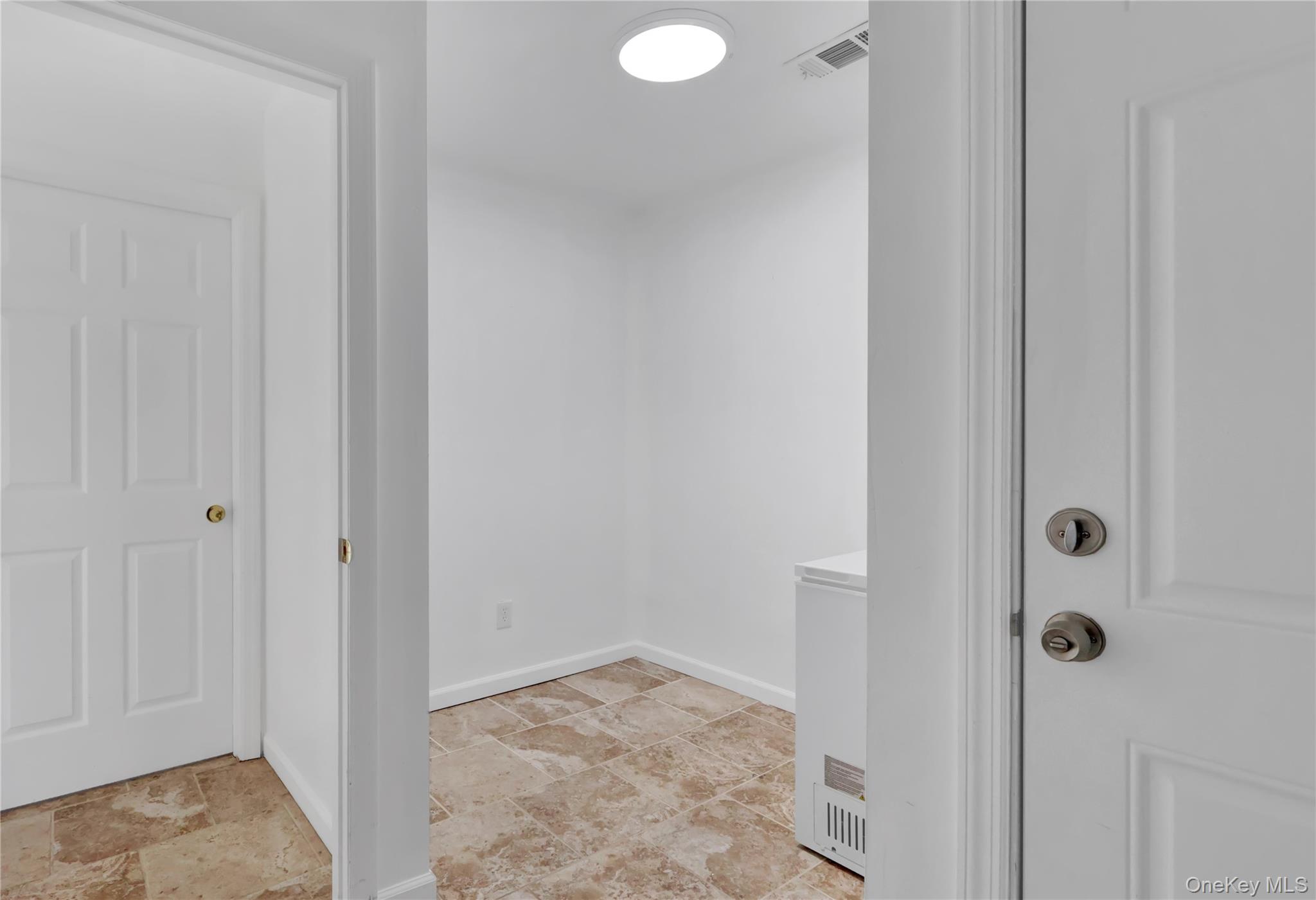 #16 photo, 2 Bluebird Dr, Syosset , NY 11791