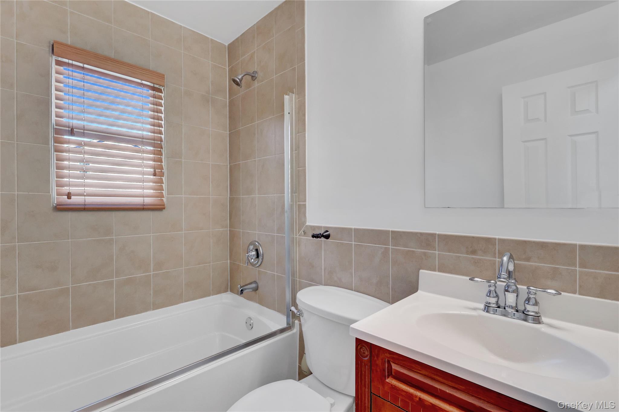 #17 photo, 2 Bluebird Dr, Syosset , NY 11791