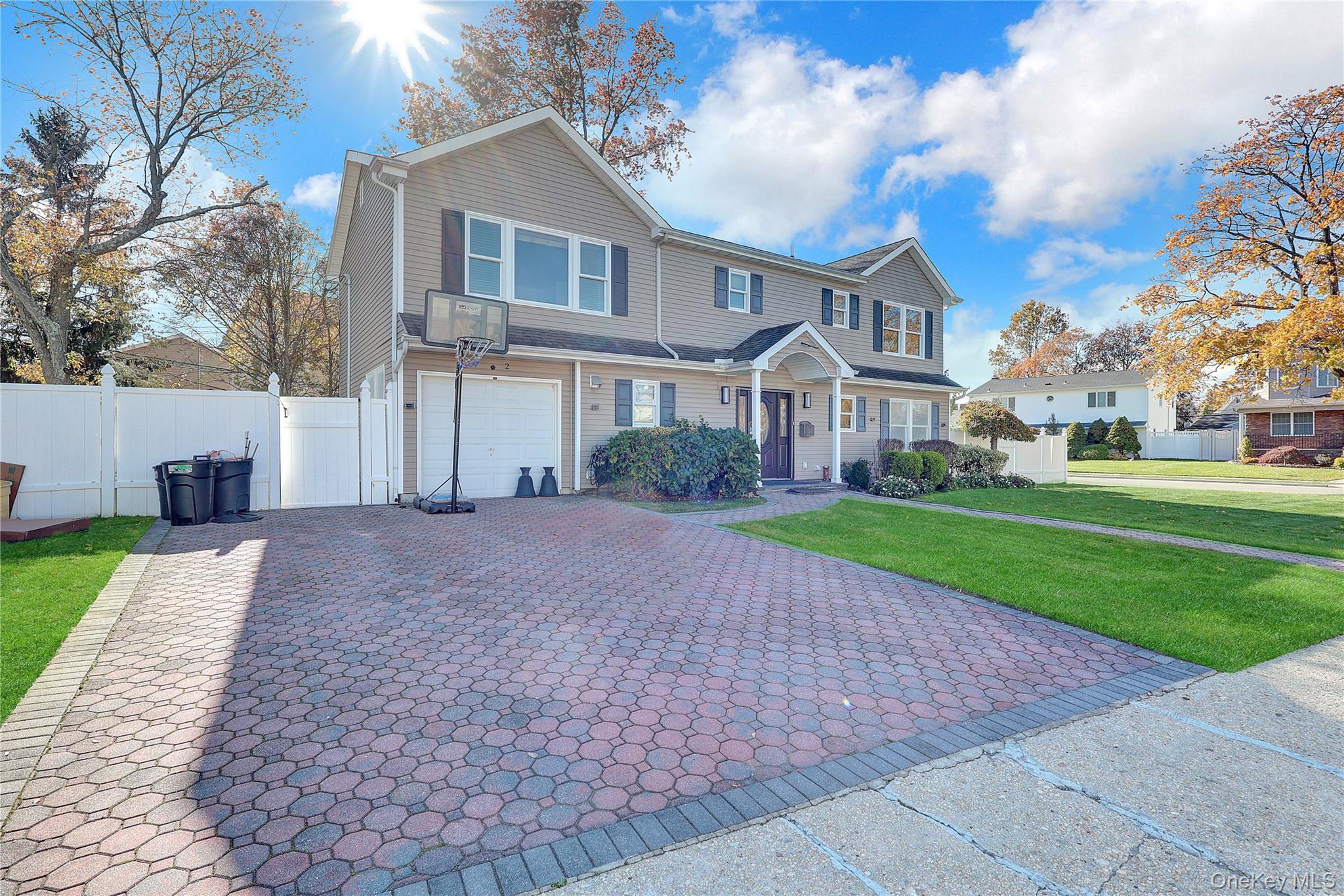 #4 photo, 2 Bluebird Dr, Syosset , NY 11791