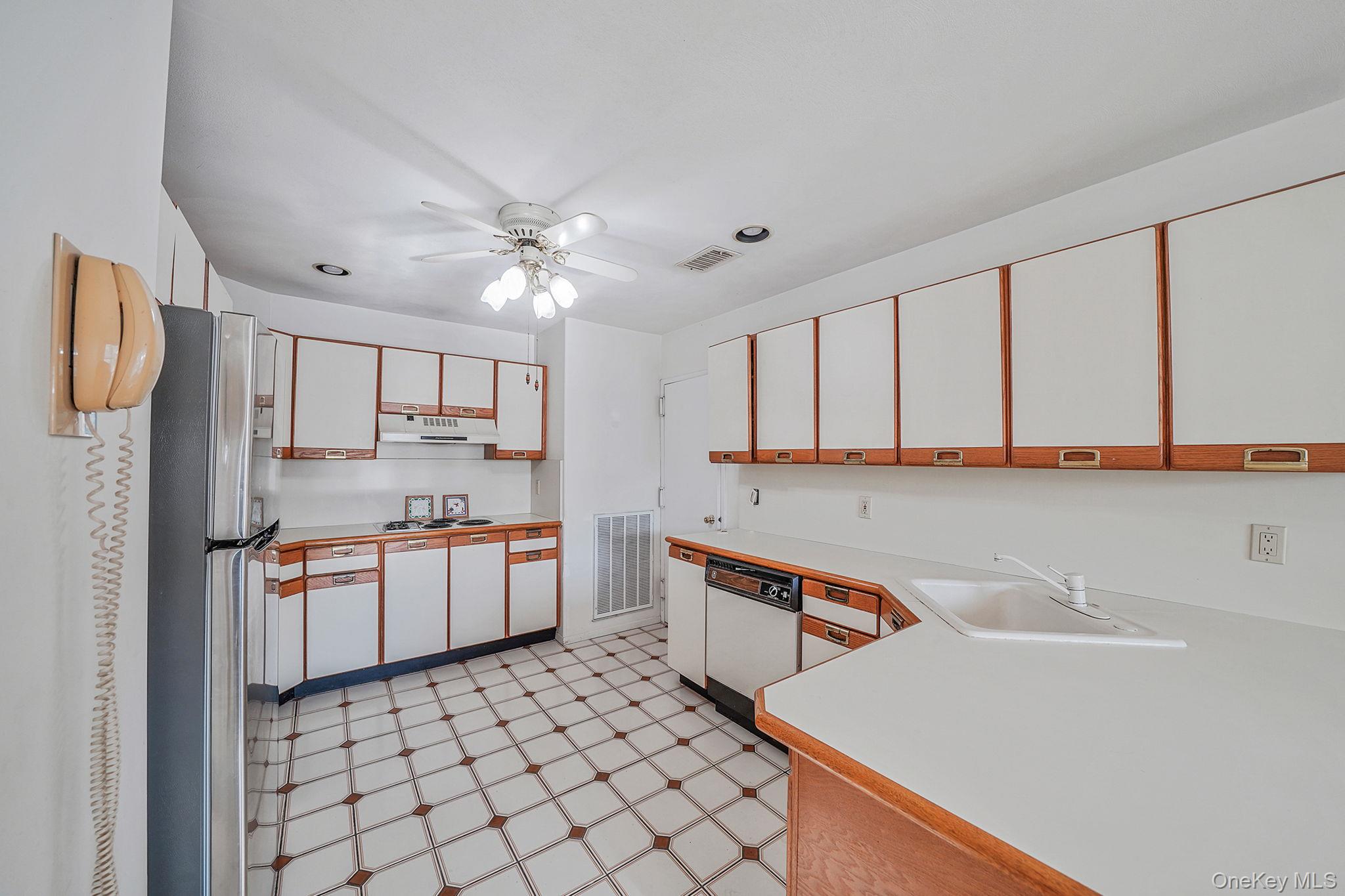 #5 photo, 113 Lakebridge Drive, Kings Park , NY 11754