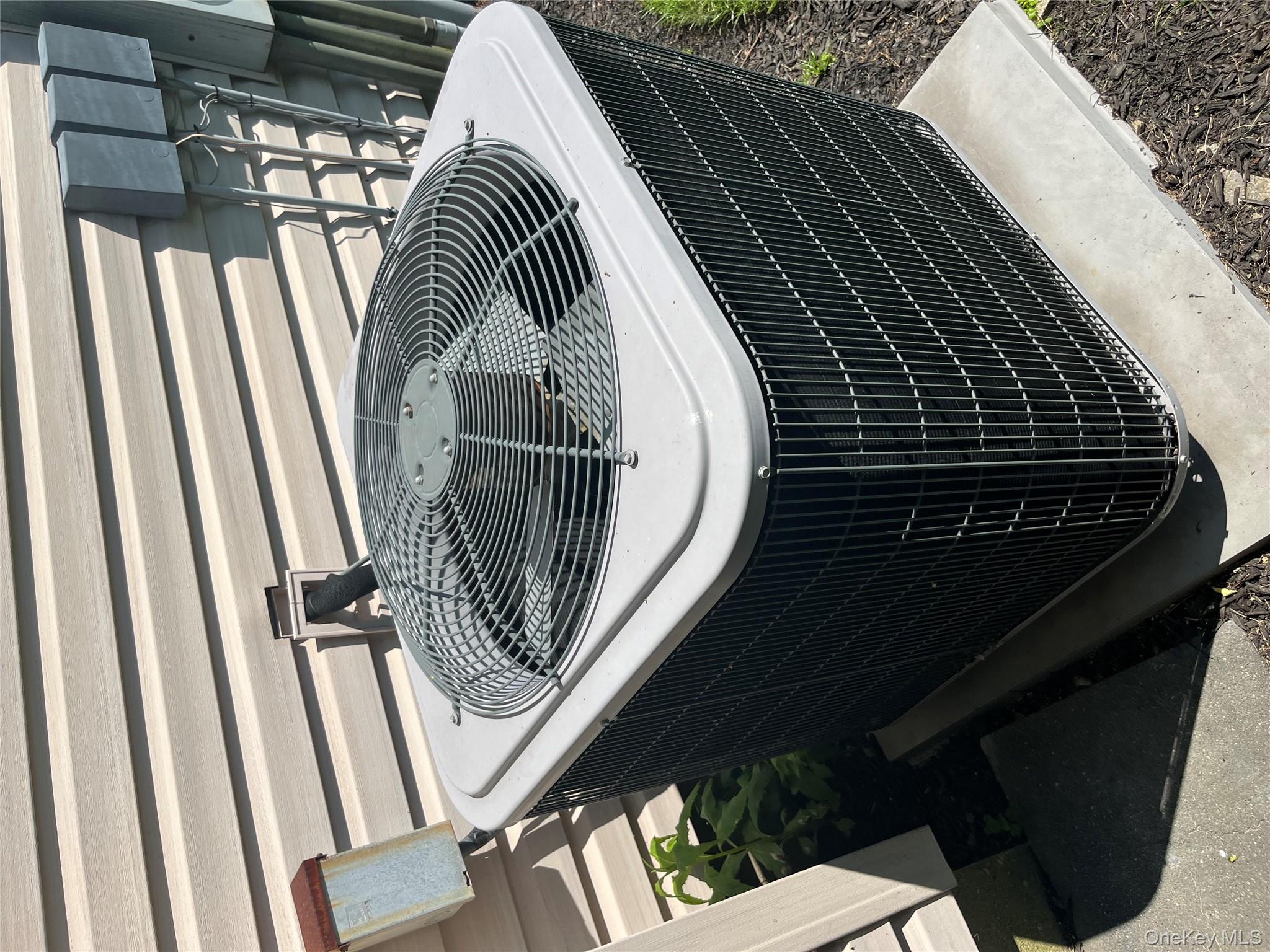 #5 photo, 7 Stanford Court, Wantagh , NY 11793