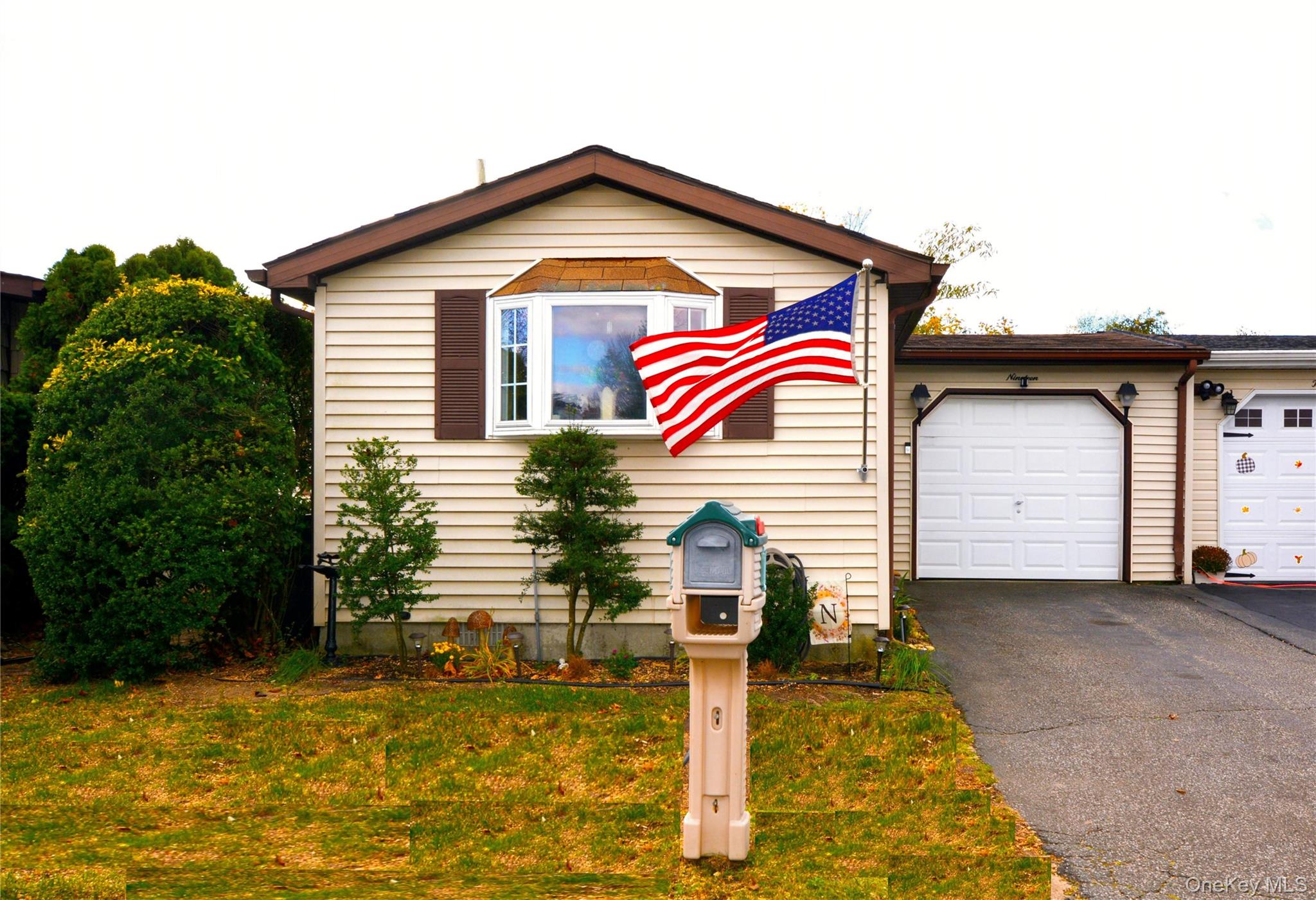 #2 photo, 19 Dogwood Lane, Manorville , NY 11949