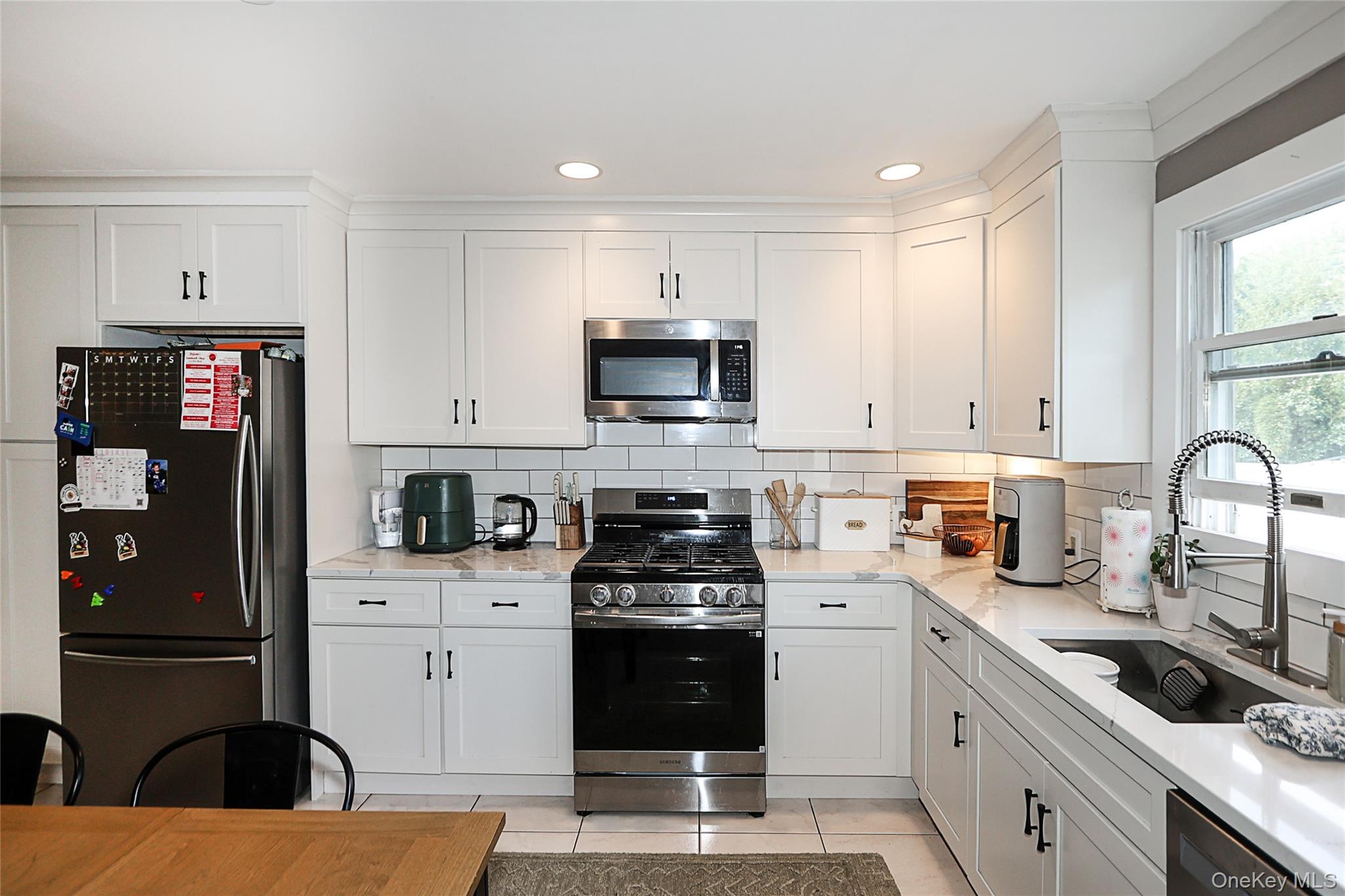 #10 photo, 83 Lexington Avenue, Westbury , NY 11590