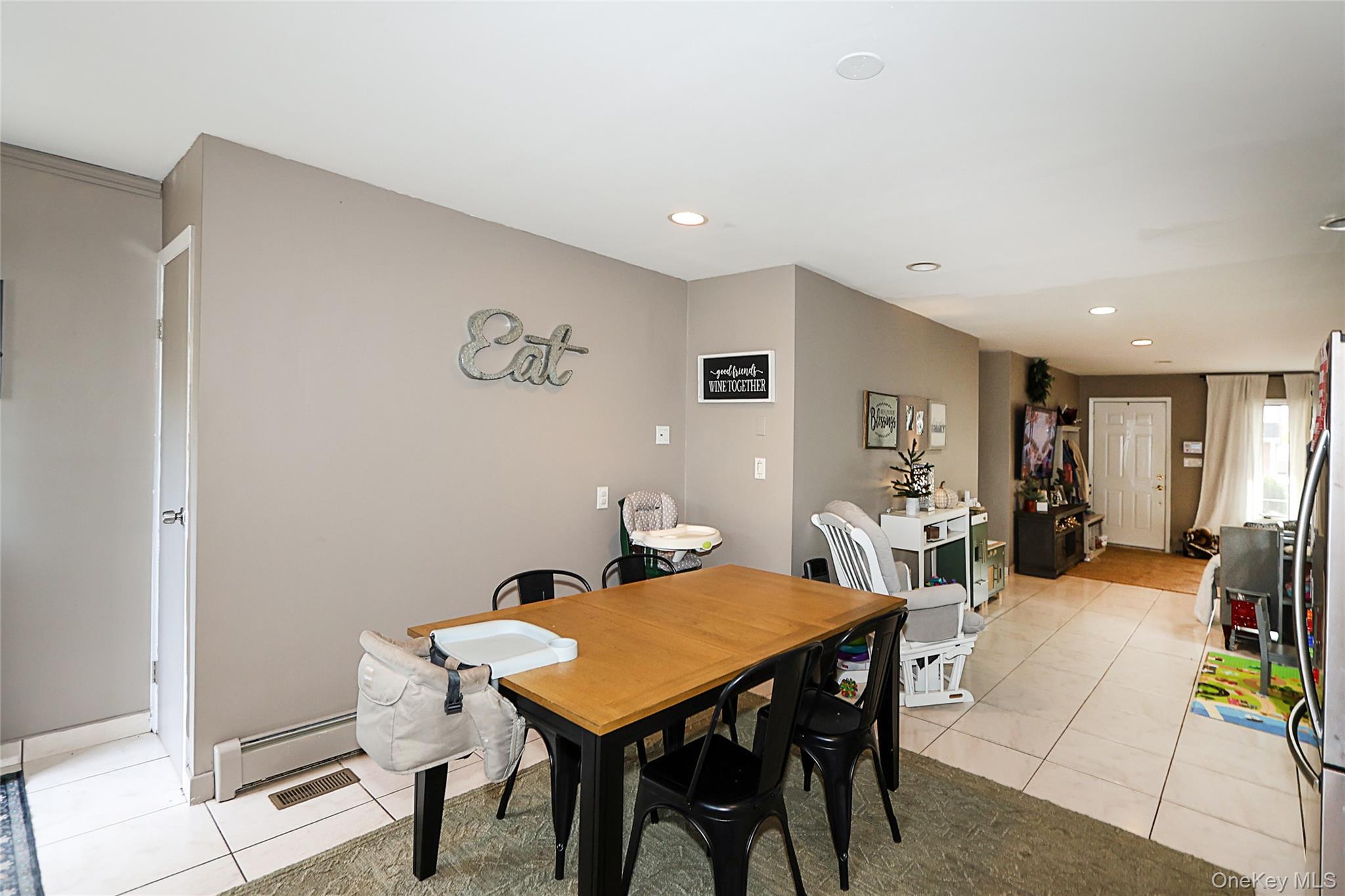 #12 photo, 83 Lexington Avenue, Westbury , NY 11590