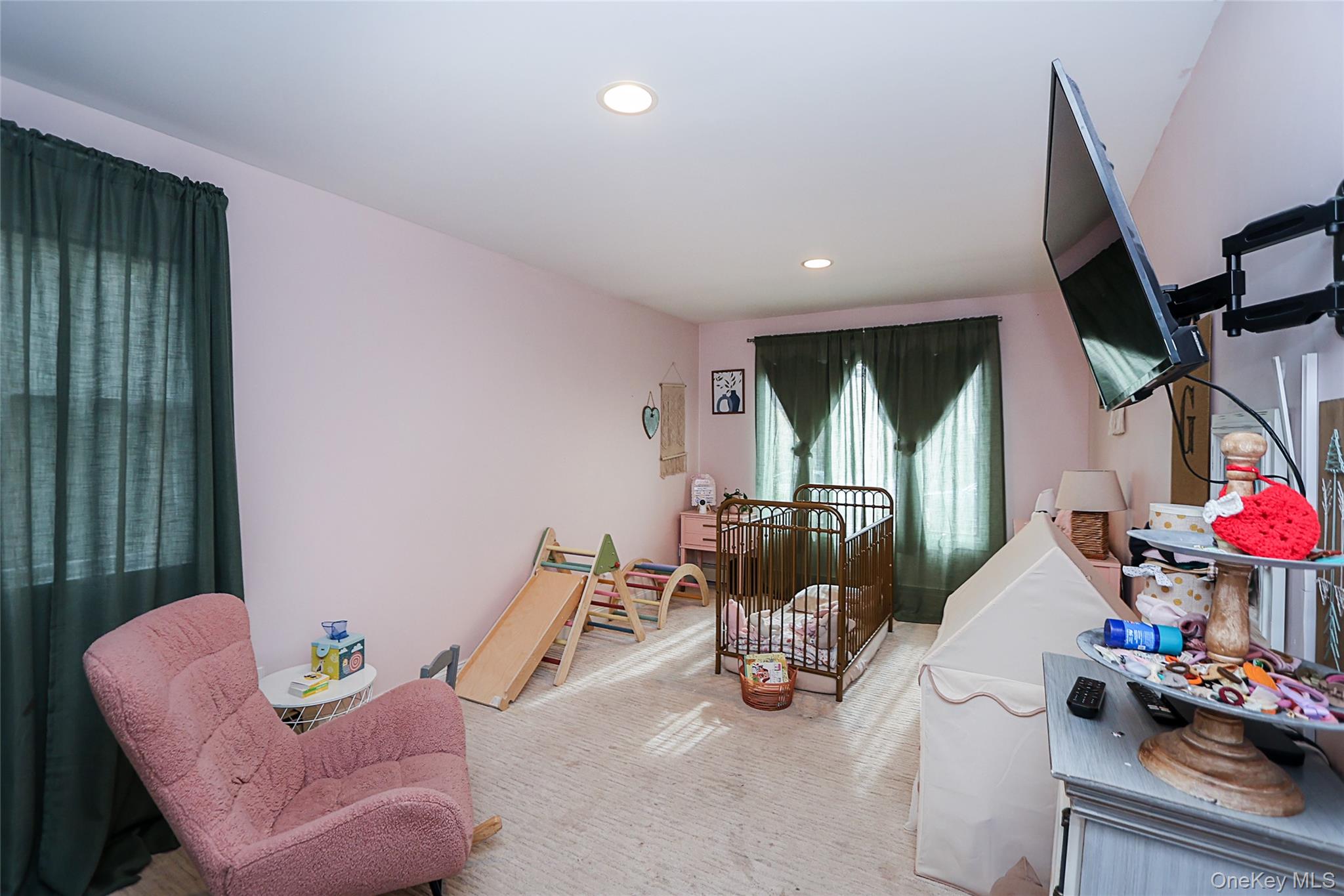 #15 photo, 83 Lexington Avenue, Westbury , NY 11590