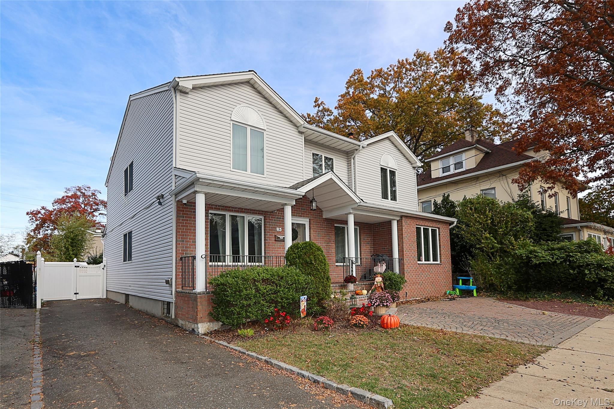 #2 photo, 83 Lexington Avenue, Westbury , NY 11590