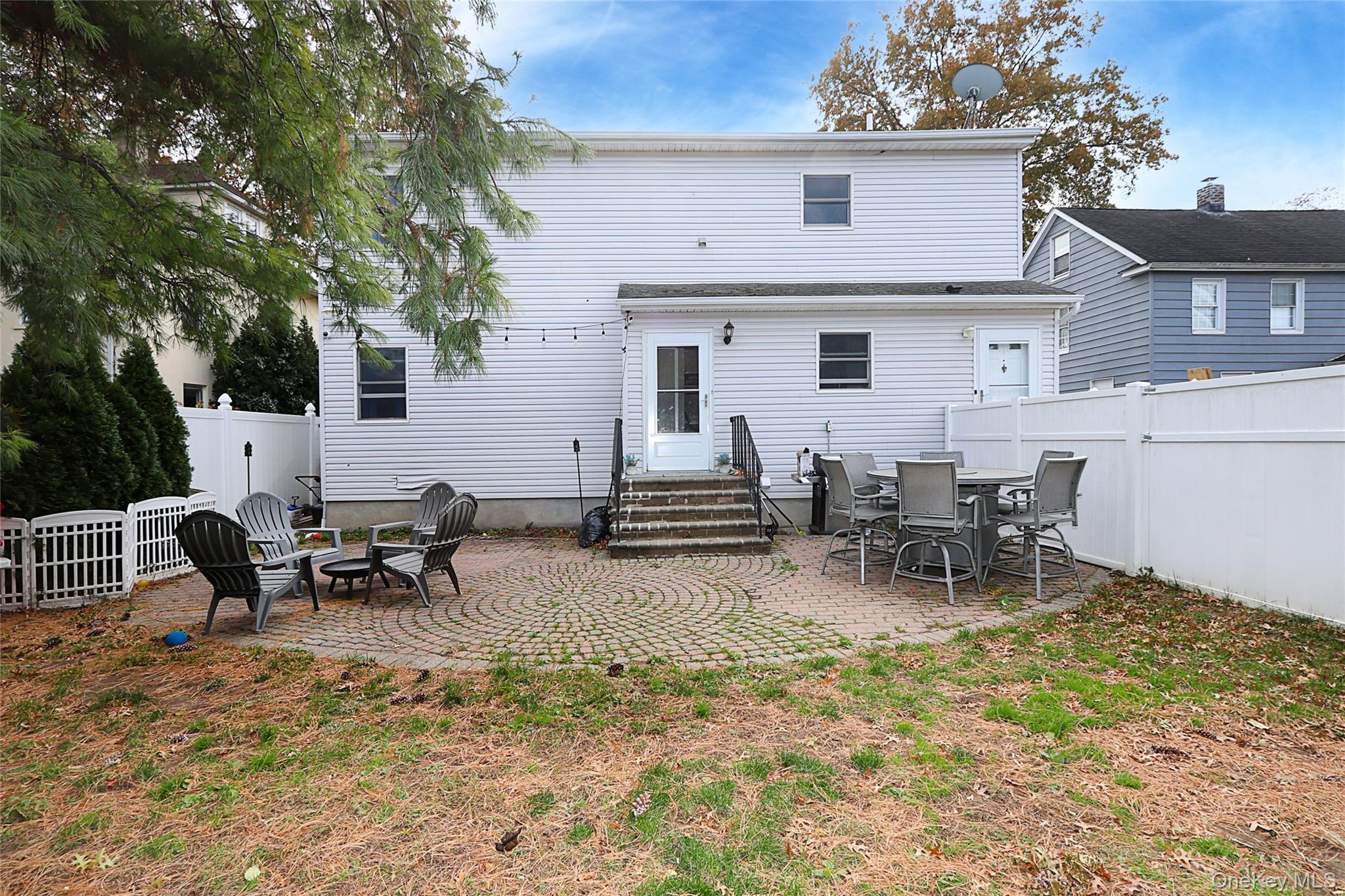 #20 photo, 83 Lexington Avenue, Westbury , NY 11590